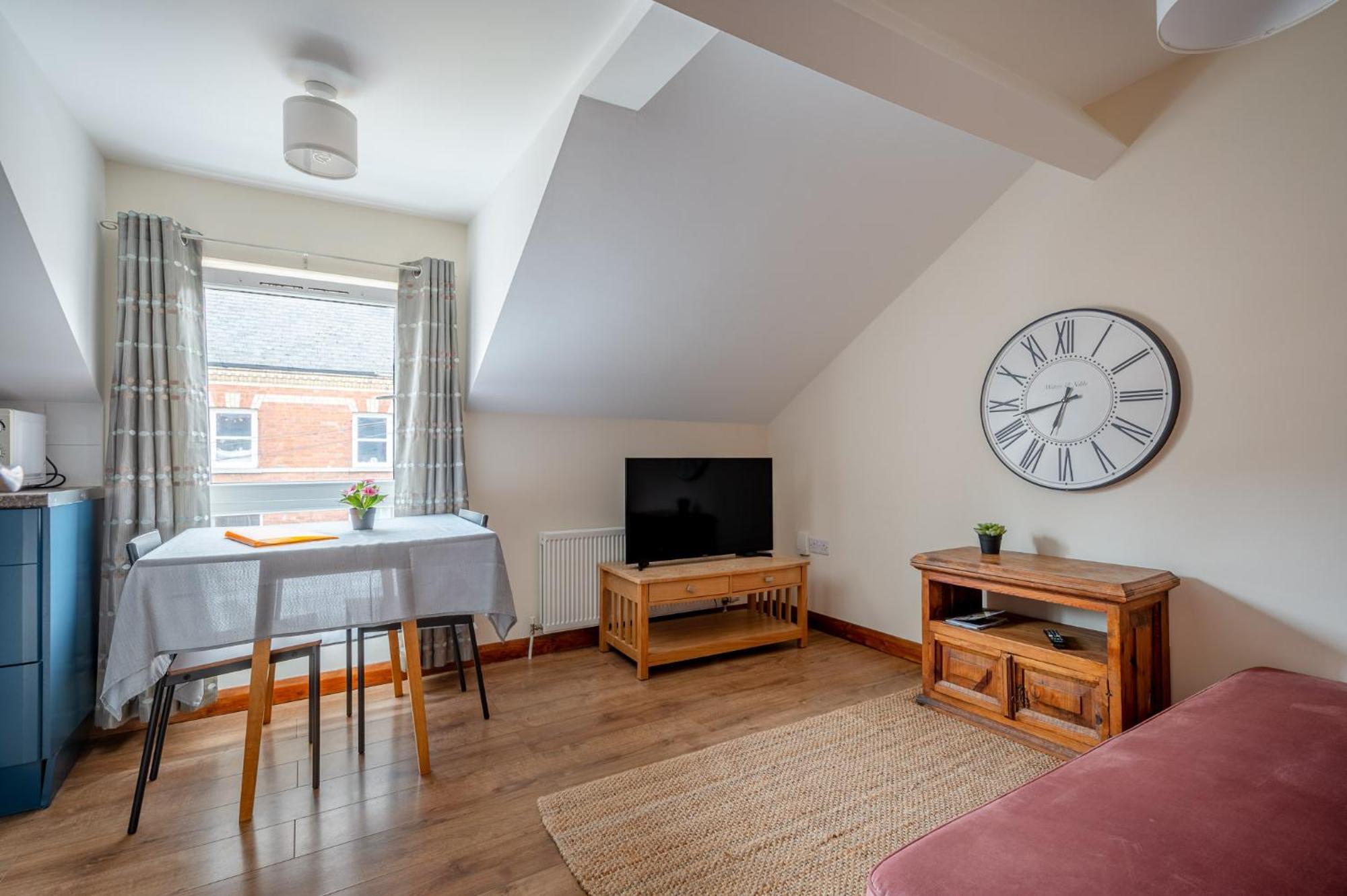 In Centre, Close To Bars And Resturants * Belfast