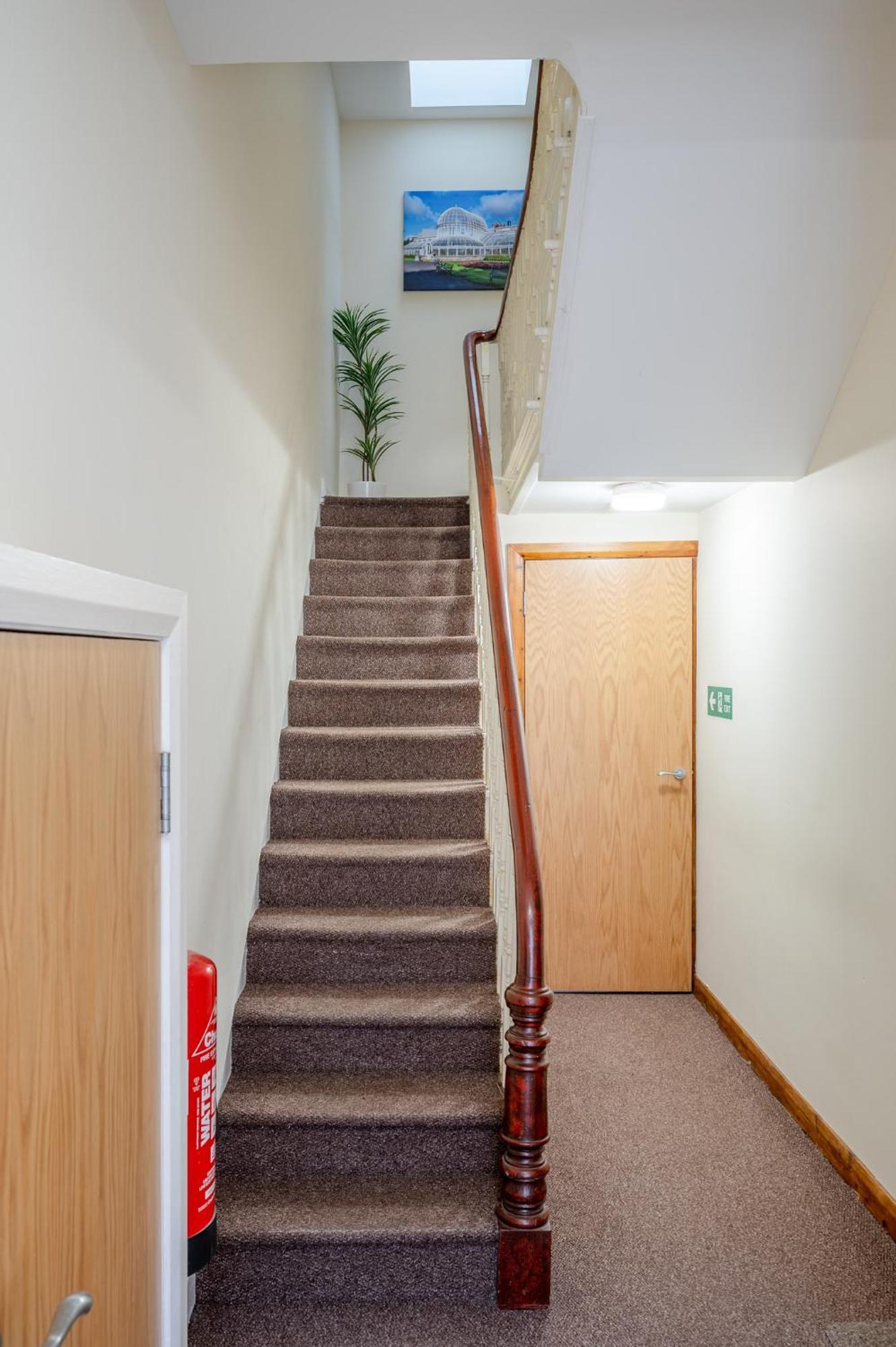 In Centre, Close To Bars And Resturants Apartment *
